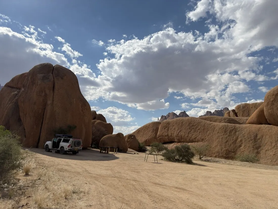 4x4 track between the granite boulders of Spitzkoppe